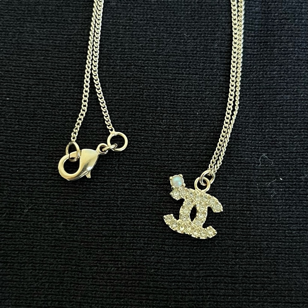 Authentic Chanel CC Pearl Necklace - Excellent Condition